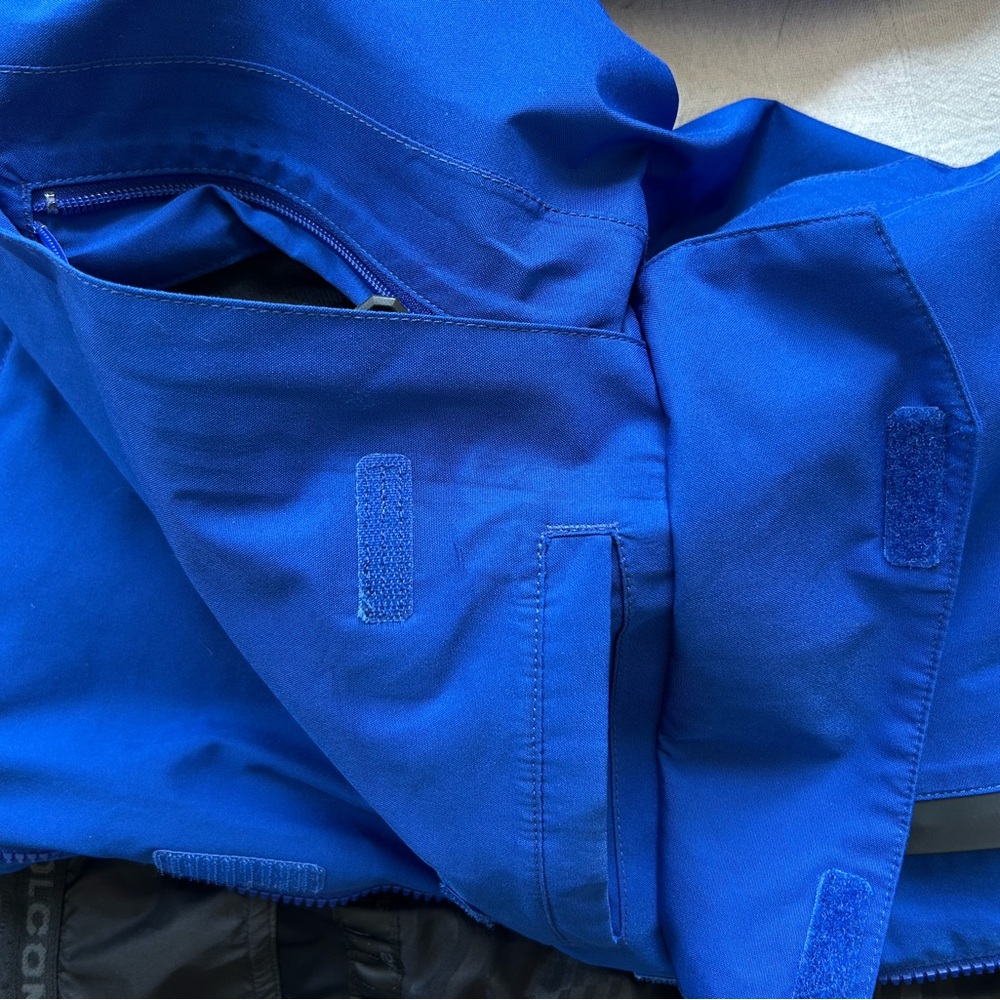 Volcom Men's Ten Insulated GORE-TEX® Jacket - Bright Blue - Picture 9 of 11
